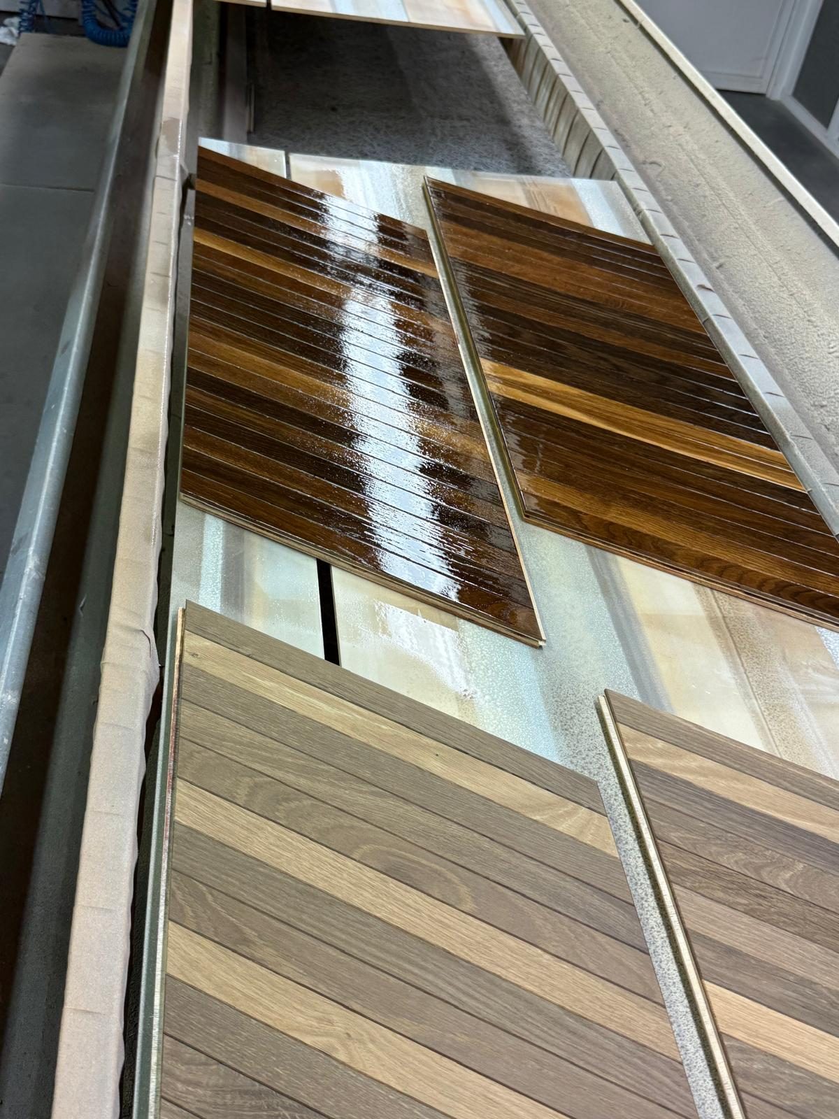 Campionatura delle essenze nello showroom TILA