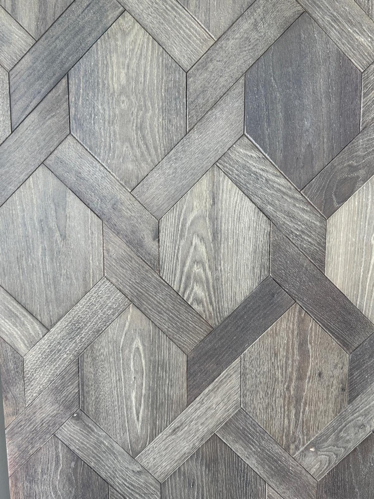 Moduli geometrici in rovere anticato dal tono grigio