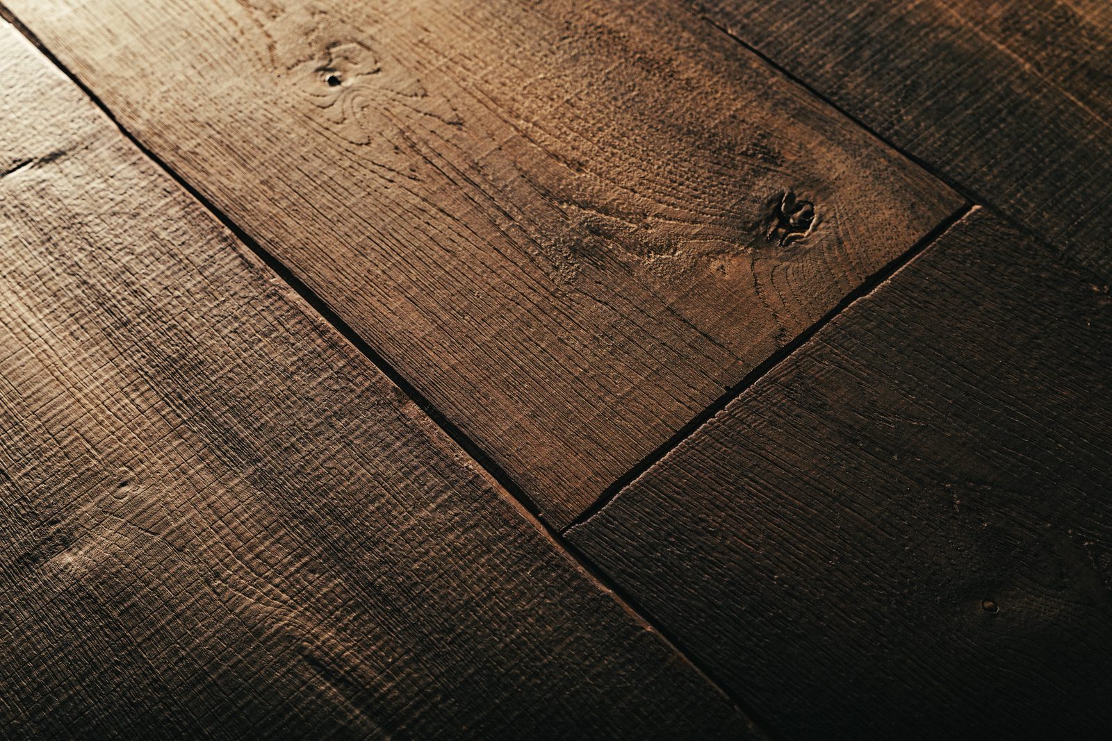 Parquet chevron in rovere scuro